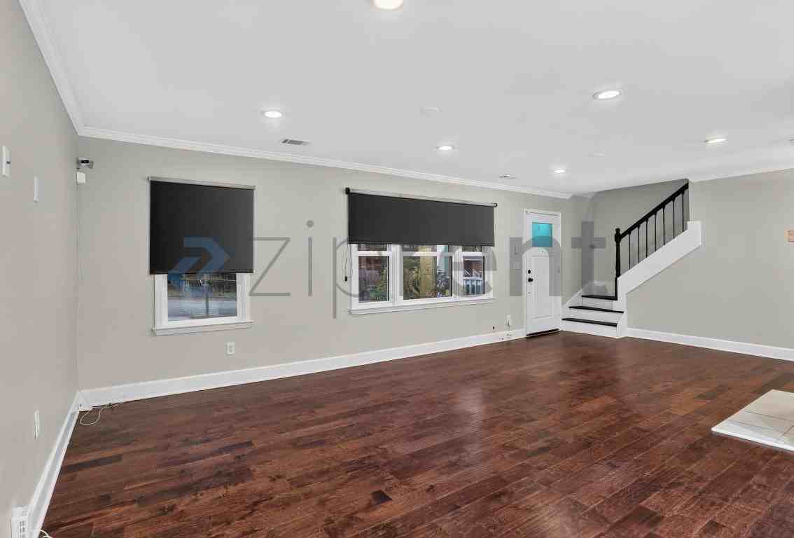 2869 Salmon Ave Se - Photo 5 of 24