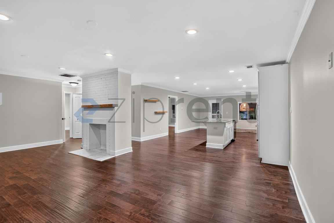 2869 Salmon Ave Se - Photo 6 of 24