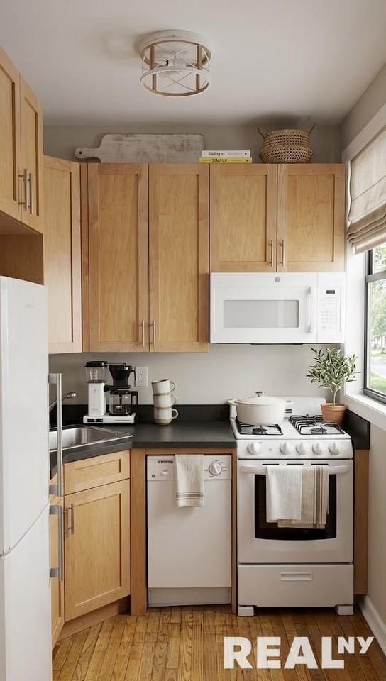 E 82nd St #2C - Photo 2 of 8