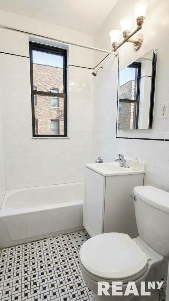 E 82nd St #2C - Photo 7 of 8