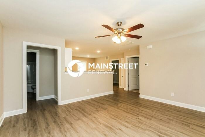 313 Center St - Photo 3 of 13