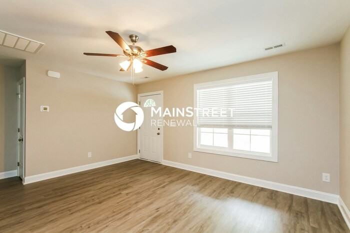 313 Center St - Photo 4 of 13