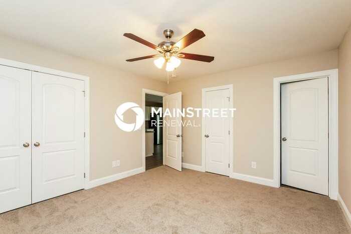 313 Center St - Photo 7 of 13