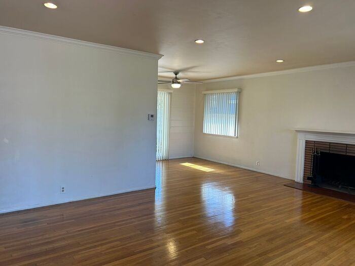 1926 W 15th St - Photo 2 of 21