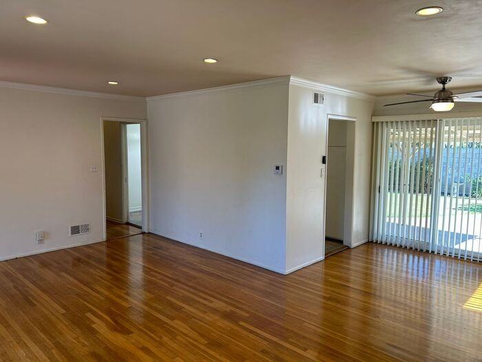 1926 W 15th St - Photo 3 of 21
