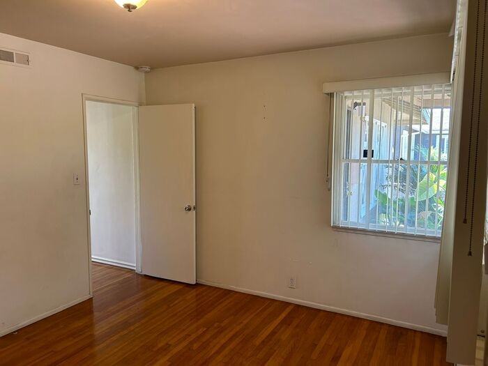 1926 W 15th St - Photo 7 of 21