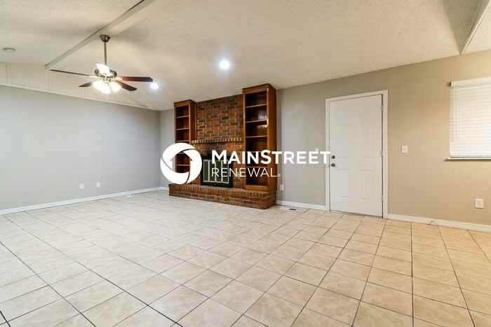 829 N Robinson Ave - Photo 3 of 16