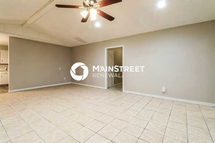 829 N Robinson Ave - Photo 5 of 16