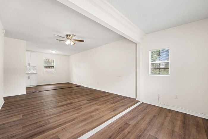 637 Blodgetts Ln - Photo 4 of 20