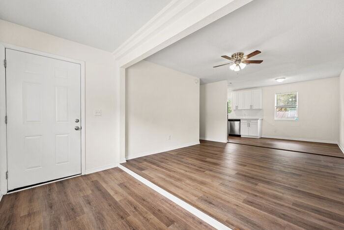 637 Blodgetts Ln - Photo 5 of 20