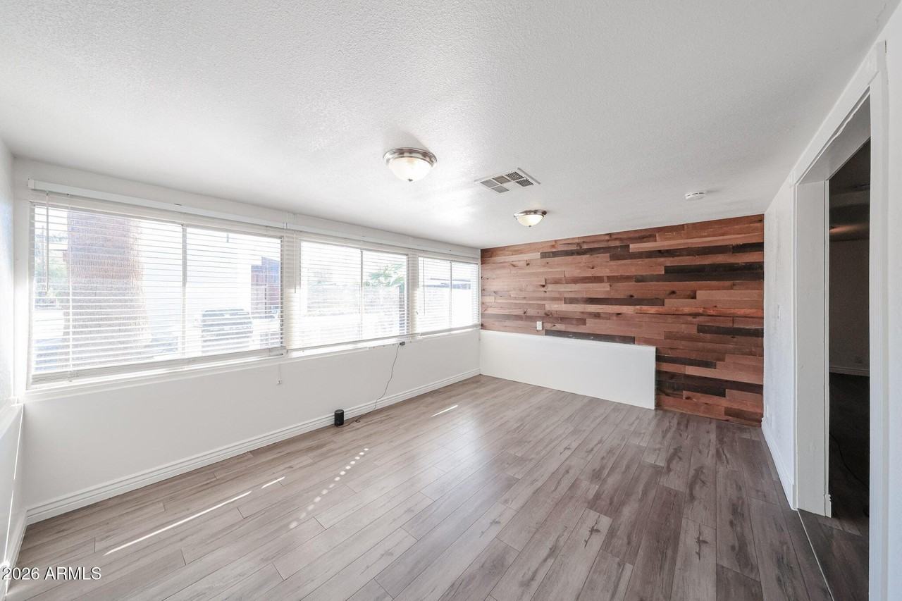 934 E Whitton Ave - Photo 2 of 41
