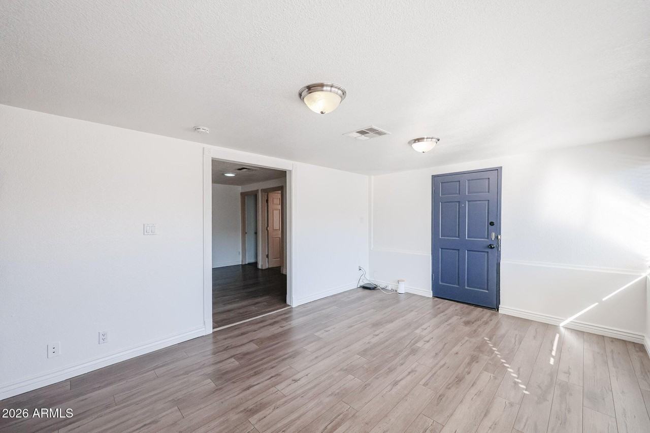 934 E Whitton Ave - Photo 4 of 41