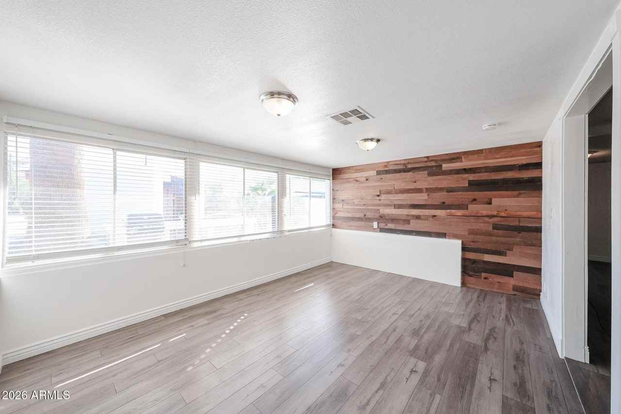 934 E Whitton Ave - Photo 5 of 41