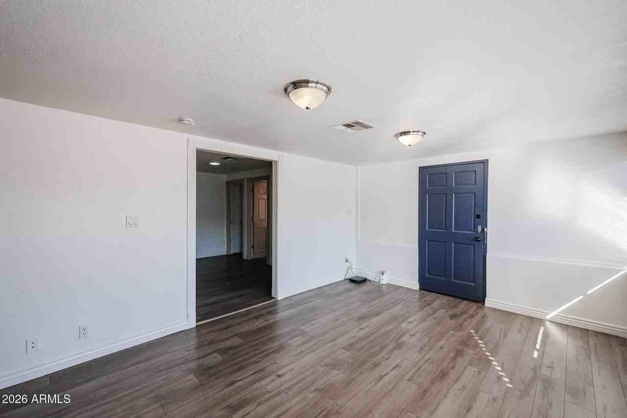 934 E Whitton Ave - Photo 7 of 41