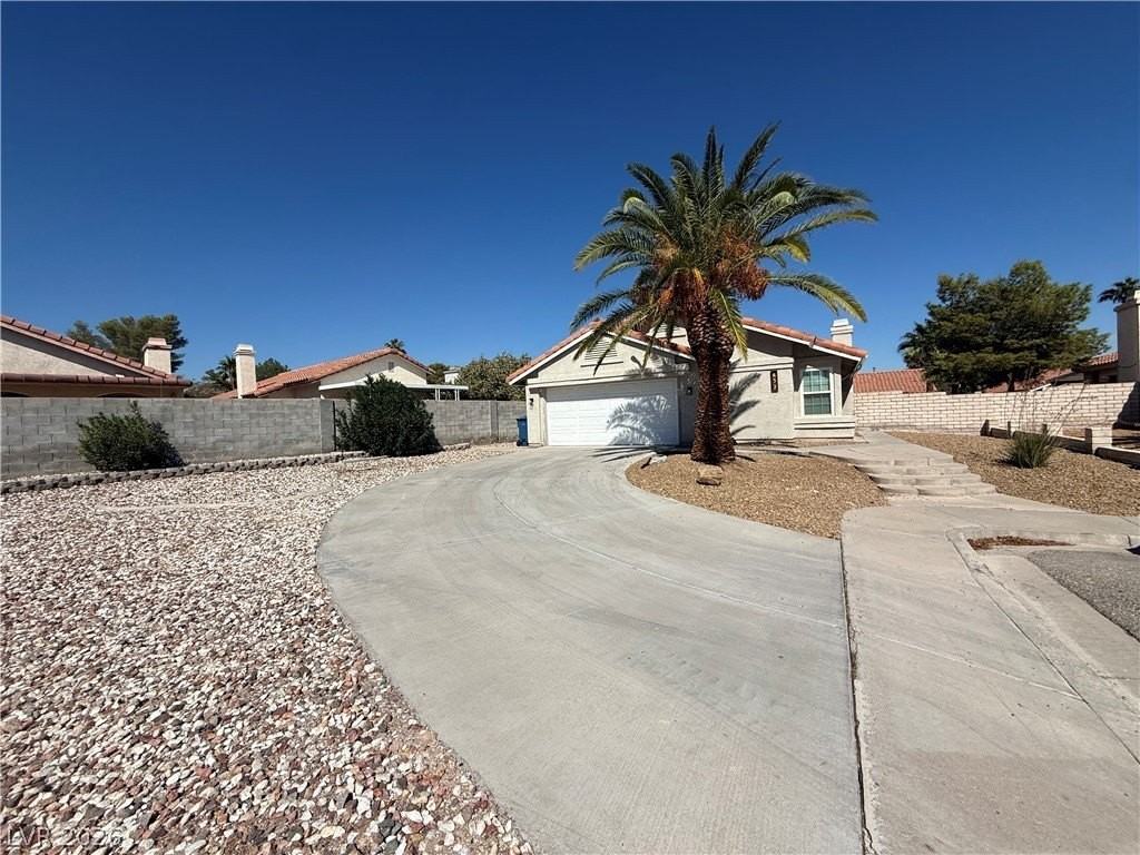 652 Collete Cir - Photo 2 of 17