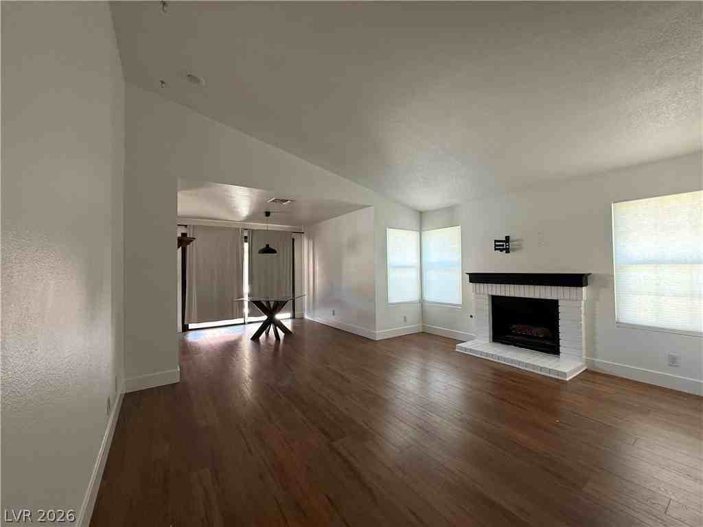 652 Collete Cir - Photo 6 of 17