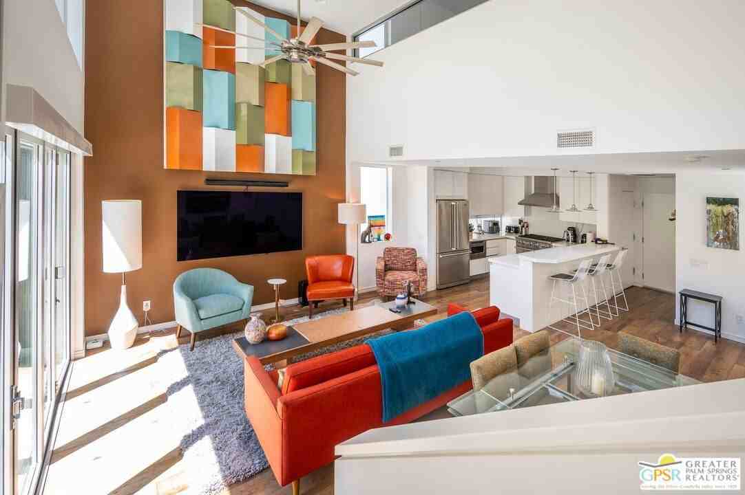 1009 Iris Ln - Photo 4 of 37