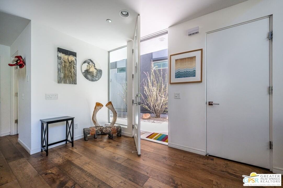 1009 Iris Ln - Photo 6 of 37