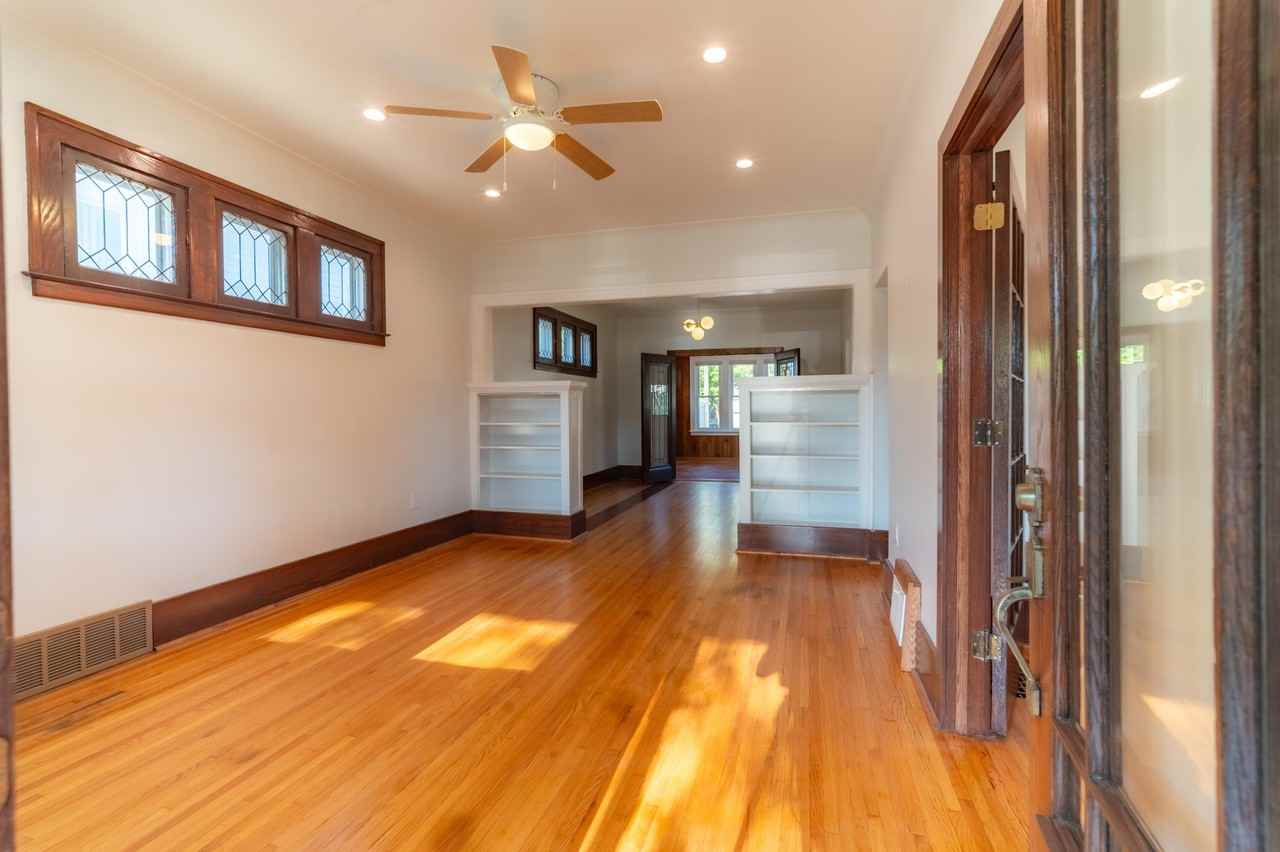 4164 Seneca St - Photo 2 of 32