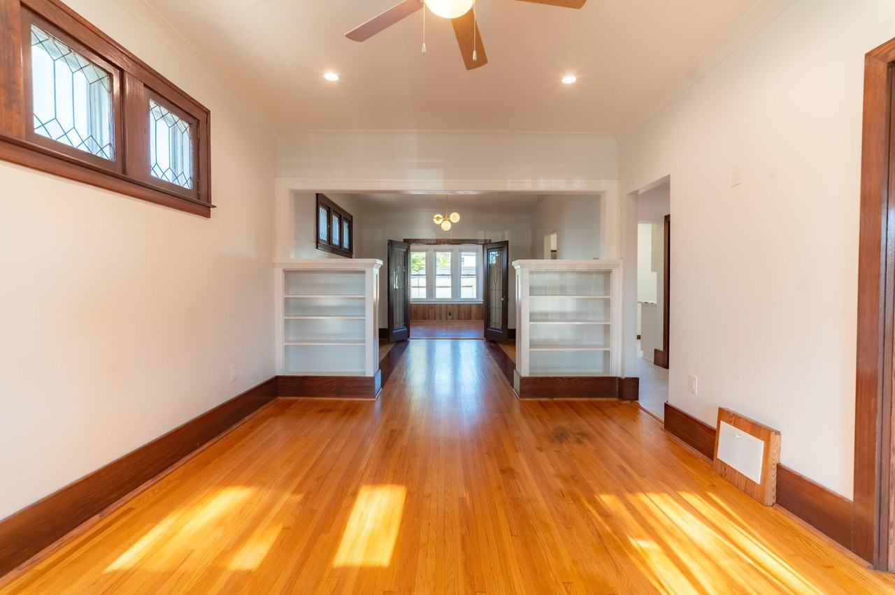 4164 Seneca St - Photo 3 of 32