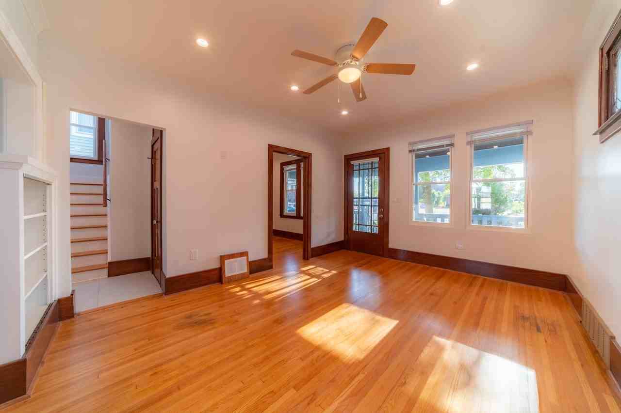 4164 Seneca St - Photo 5 of 32