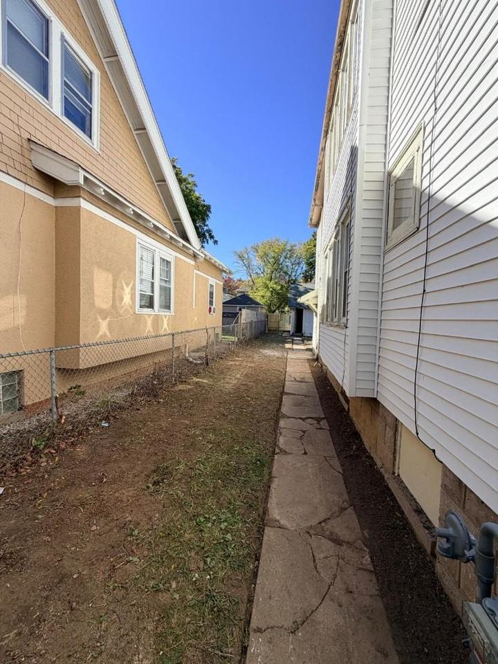 2511 N 50th St - Photo 4 of 4