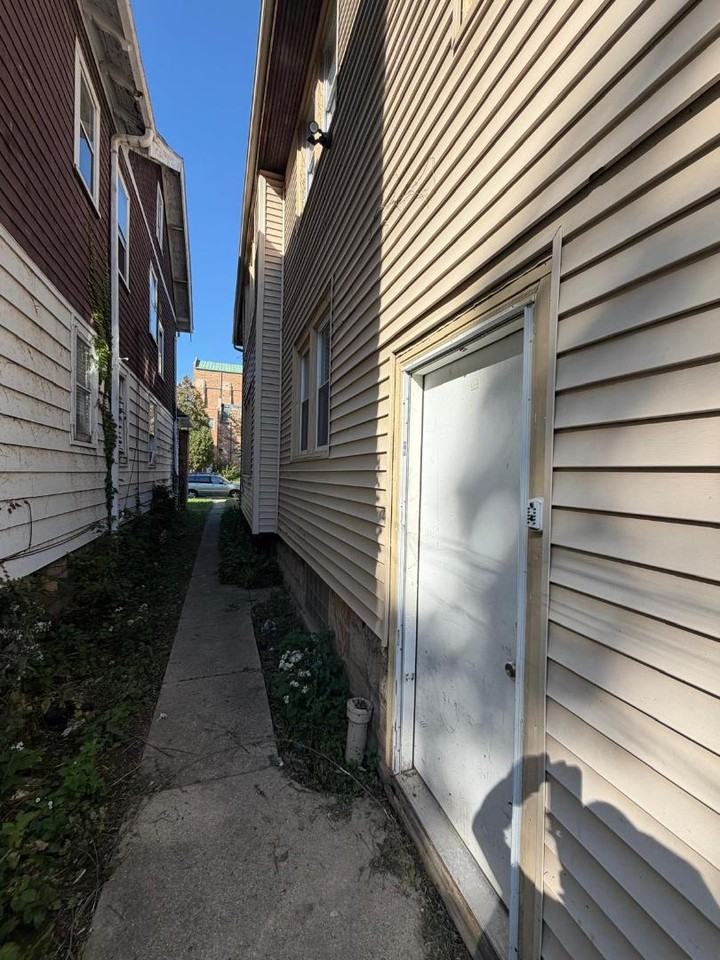 2660 N 51st St - Photo 2 of 3