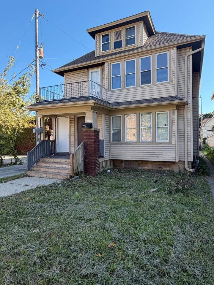 2660 N 51st St - Photo 3 of 3