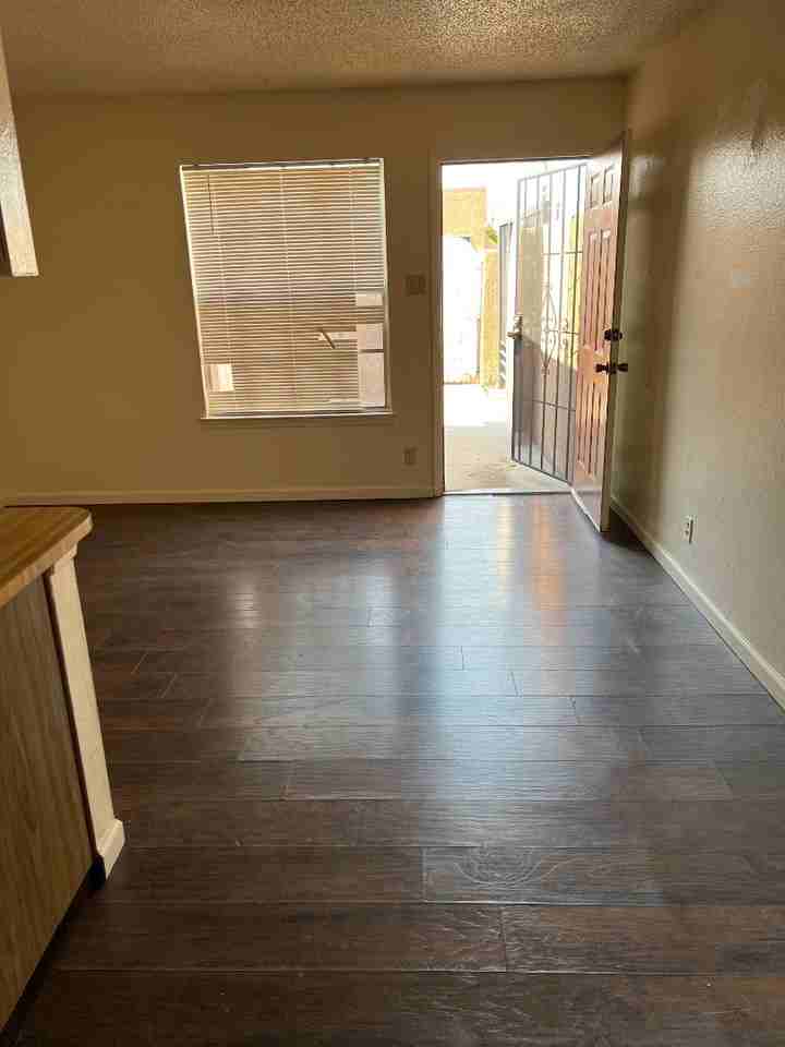 920 San Pedro Drive Southeast - Photo 7 of 35