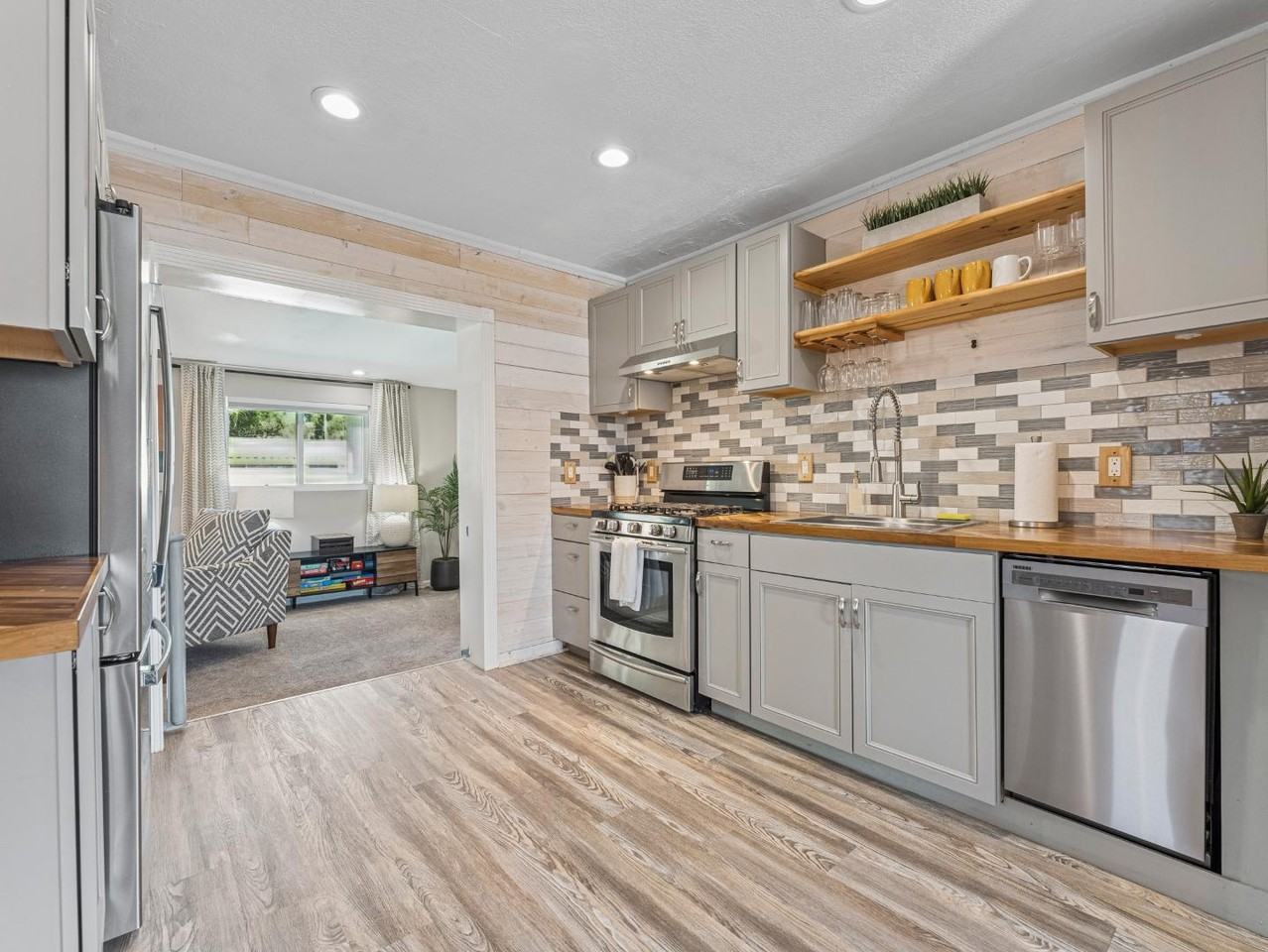 10820 Starkey Rd - Photo 5 of 11