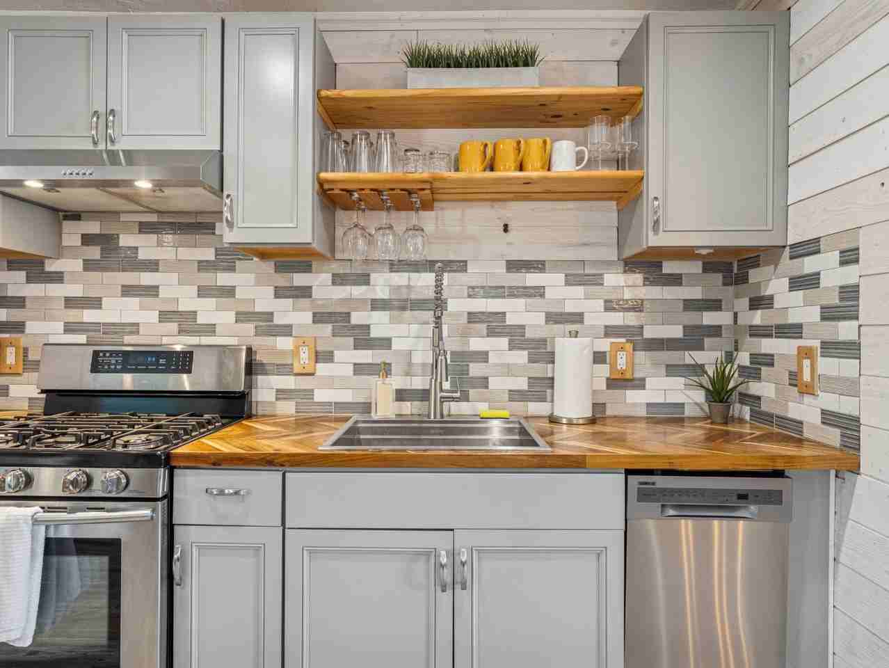 10820 Starkey Rd - Photo 7 of 11