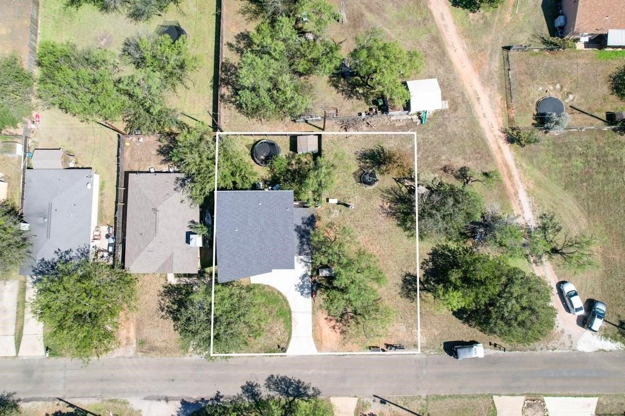 847 Pecan Ln - Photo 2 of 23