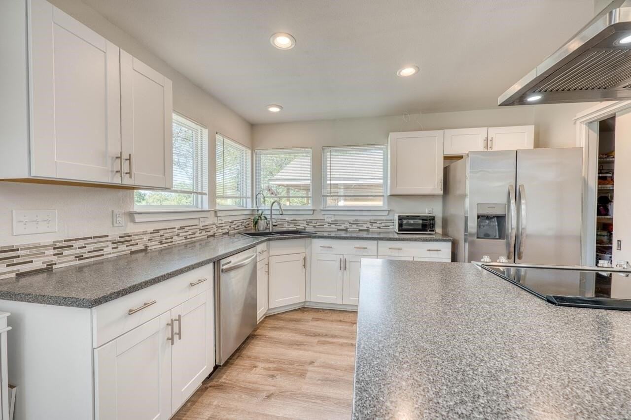 847 Pecan Ln - Photo 7 of 23
