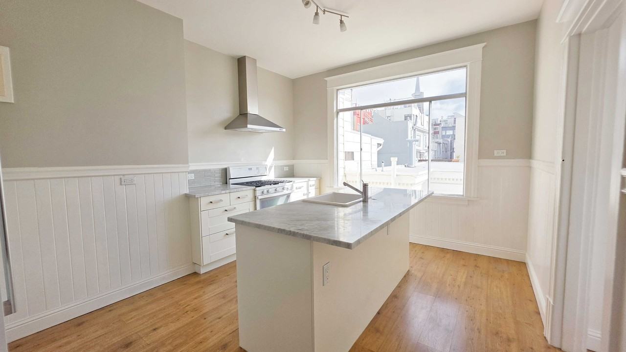 375 Union St - Photo 3 of 14