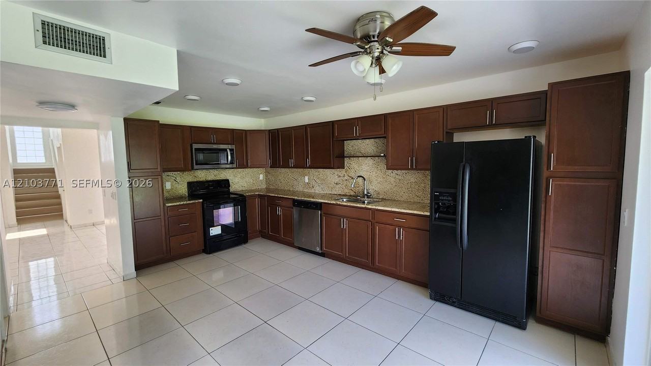 5060 Elmhurst Rd #B - Photo 7 of 22
