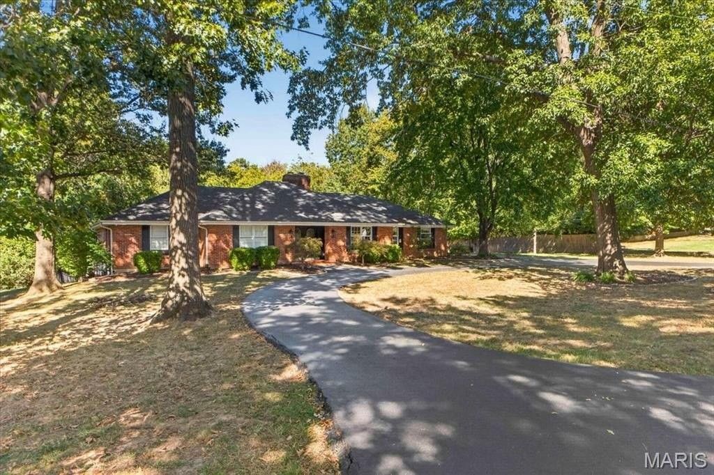 13021 Saller Dr - Photo 2 of 50