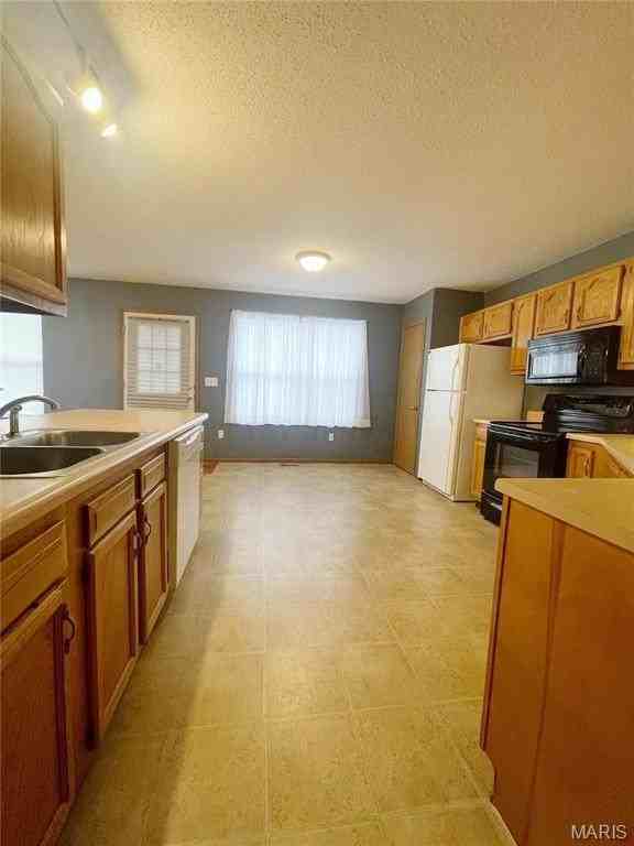 1433 Bristlecone Dr - Photo 4 of 15