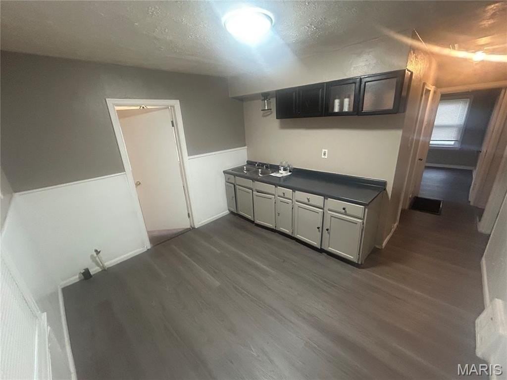 8019 Aline Ave - Photo 3 of 8