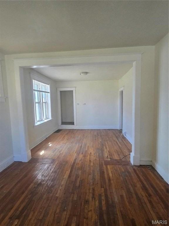 4458 Penrose St - Photo 4 of 9
