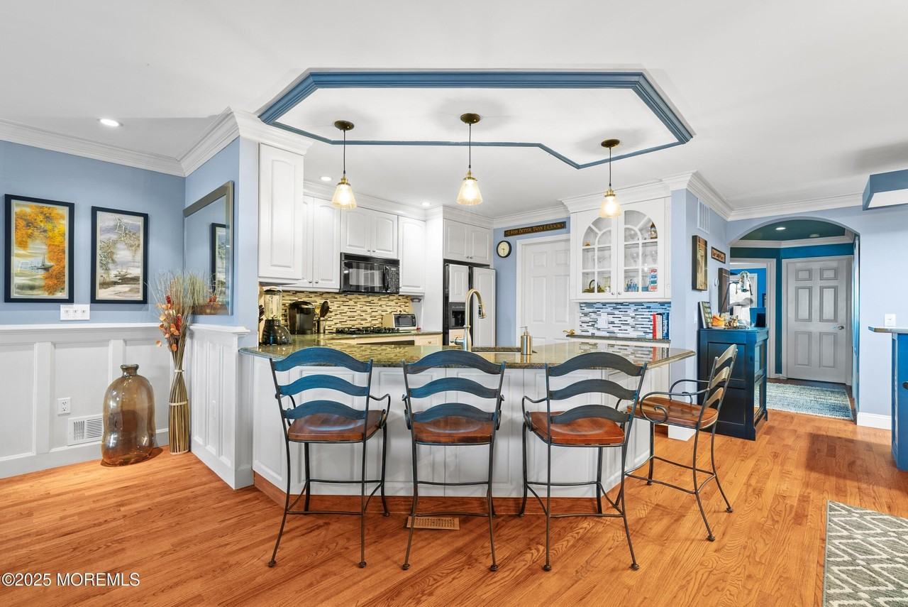 210 Ashley Ave - Photo 6 of 32