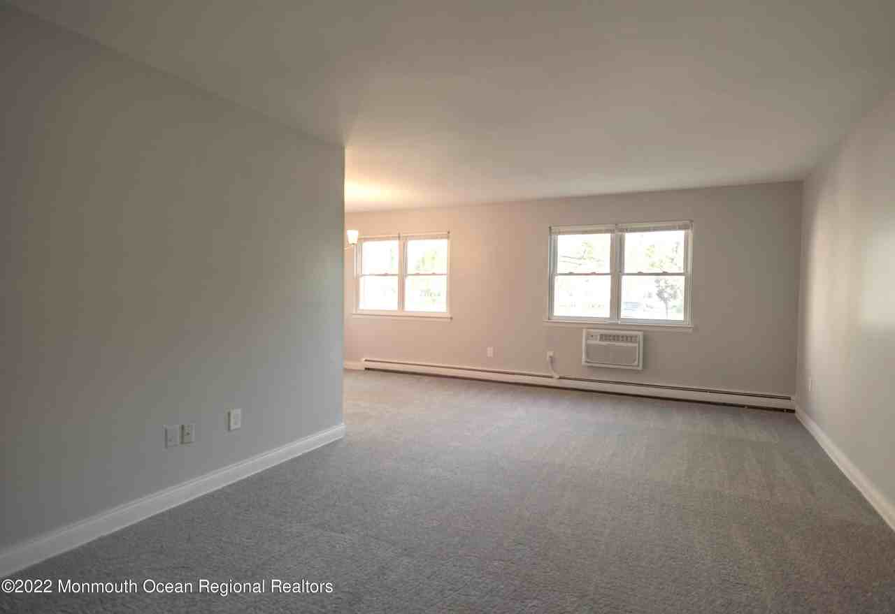 77 Stonehurst Blvd #D - Photo 3 of 11
