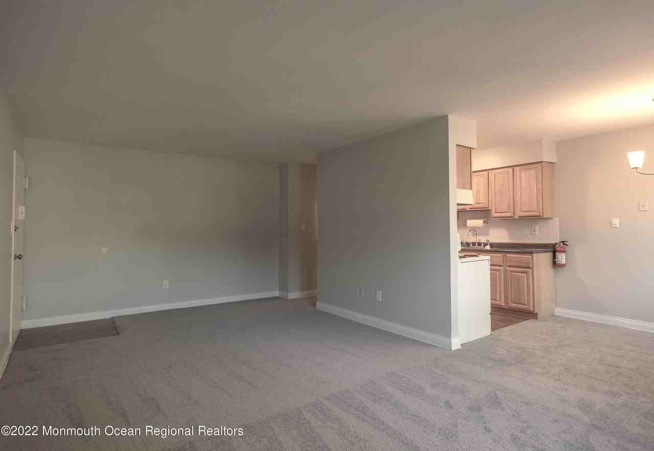 77 Stonehurst Blvd #D - Photo 4 of 11