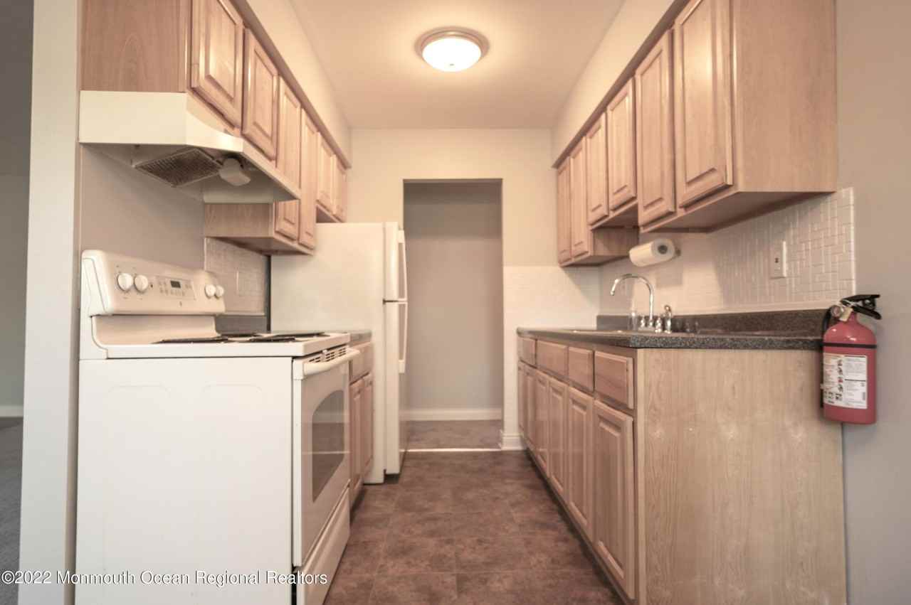 77 Stonehurst Blvd #D - Photo 6 of 11