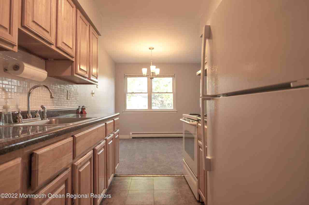 77 Stonehurst Blvd #D - Photo 7 of 11