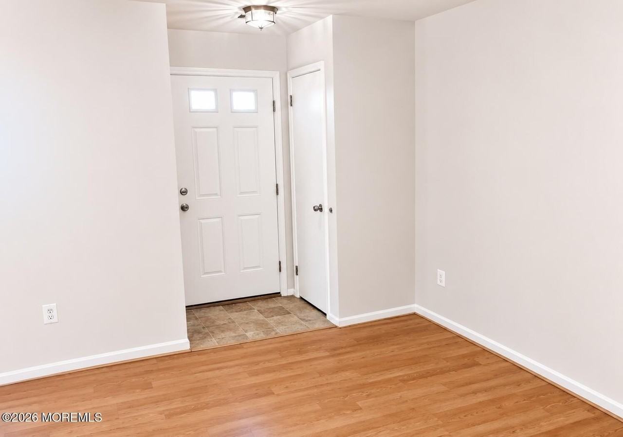 113 Dundee Ct - Photo 2 of 25