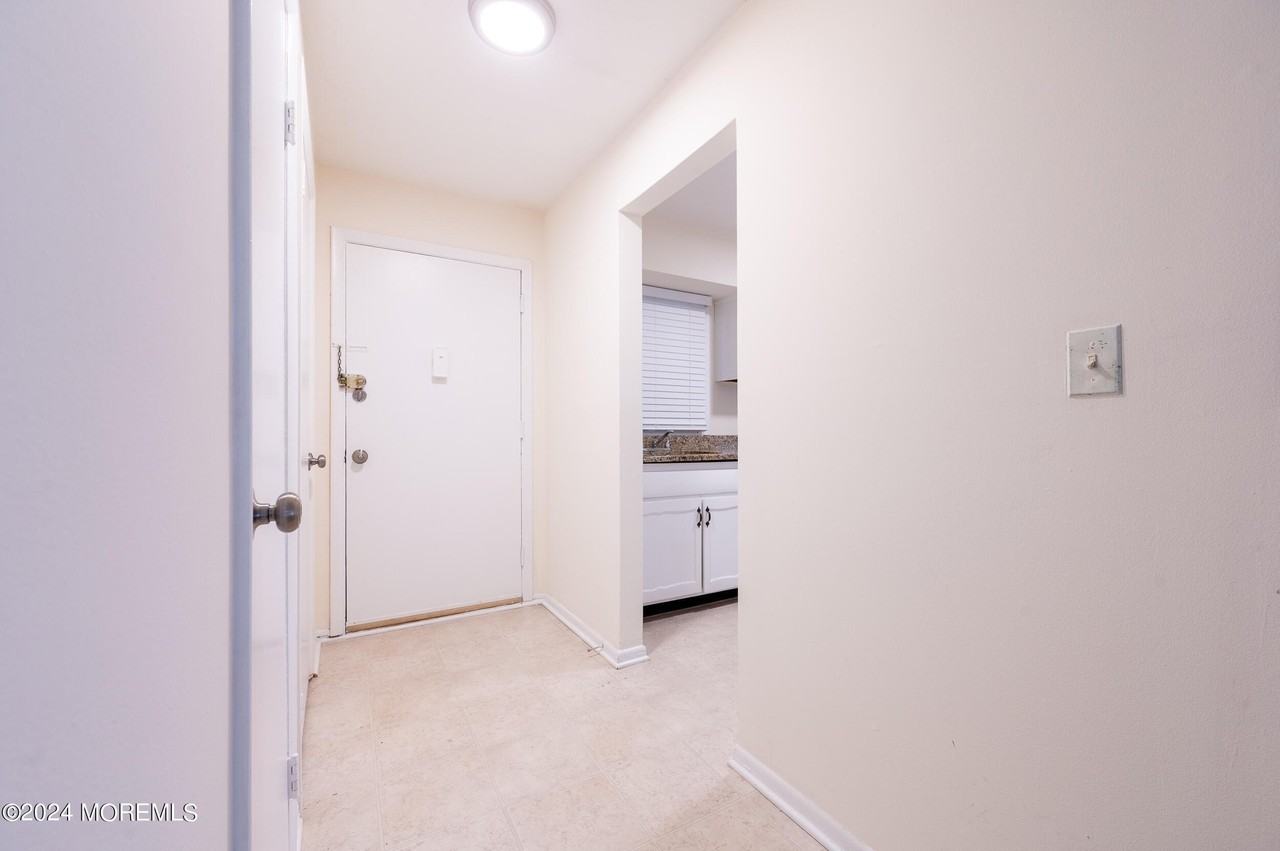 2137 8th Ave #3B - Photo 5 of 18