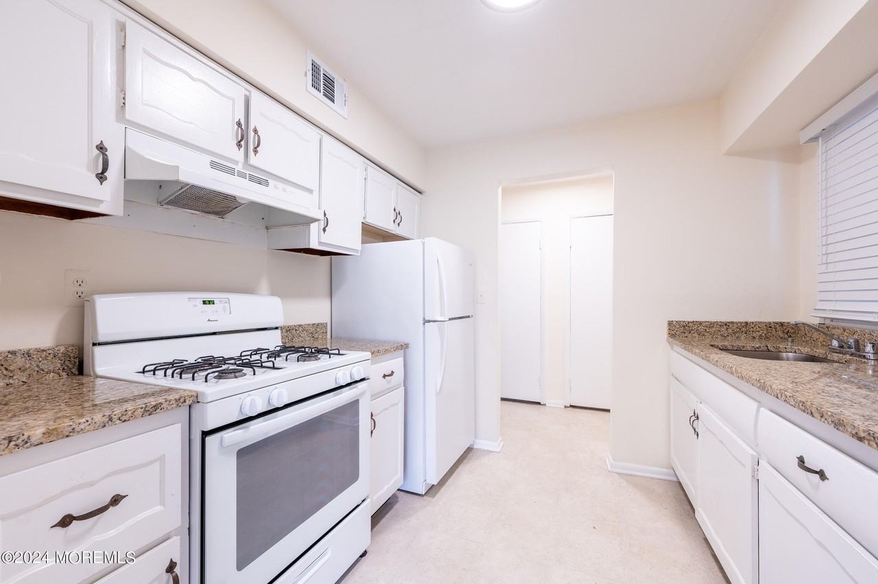 2137 8th Ave #3B - Photo 6 of 18