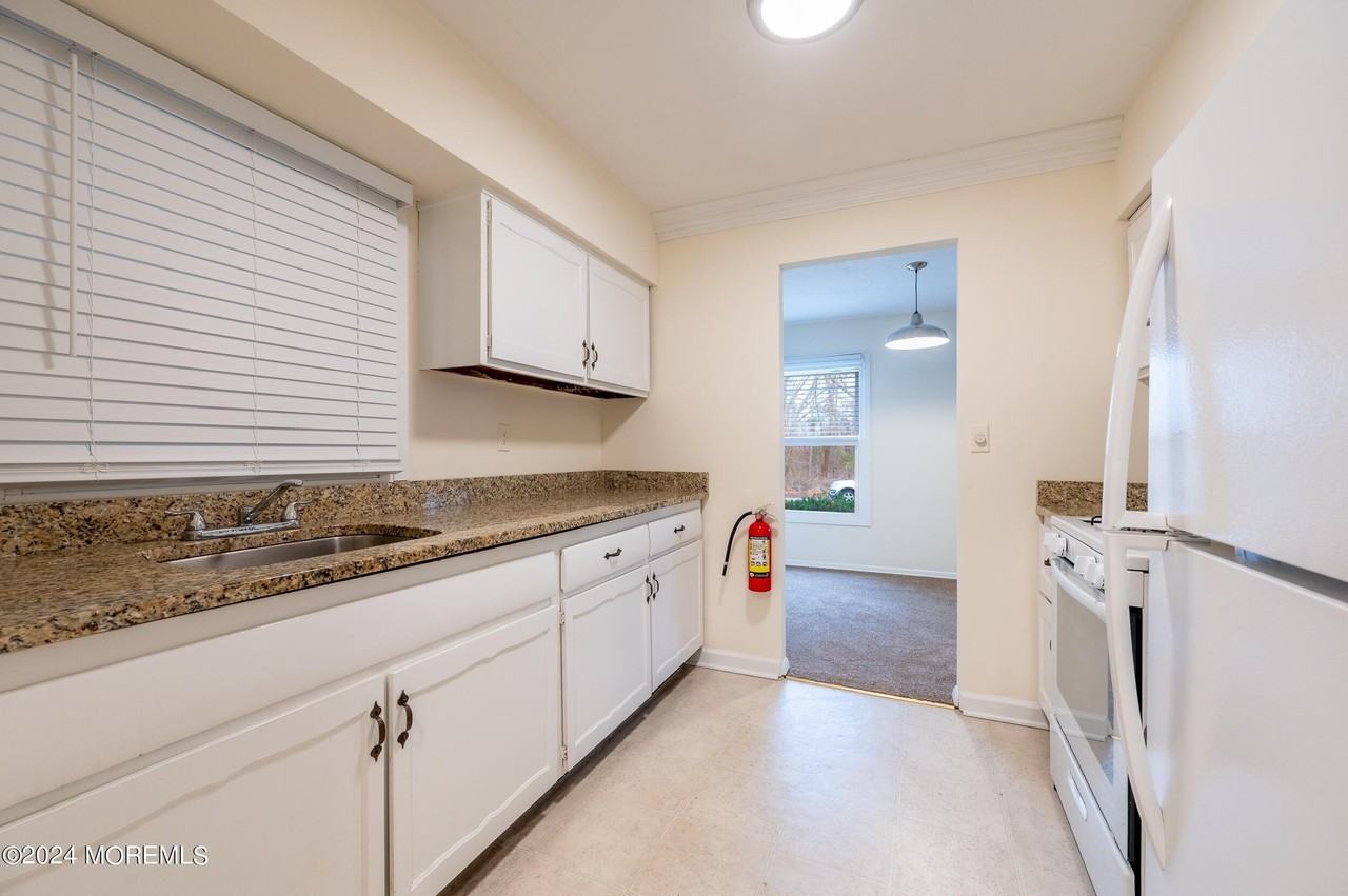 2137 8th Ave #3B - Photo 7 of 18