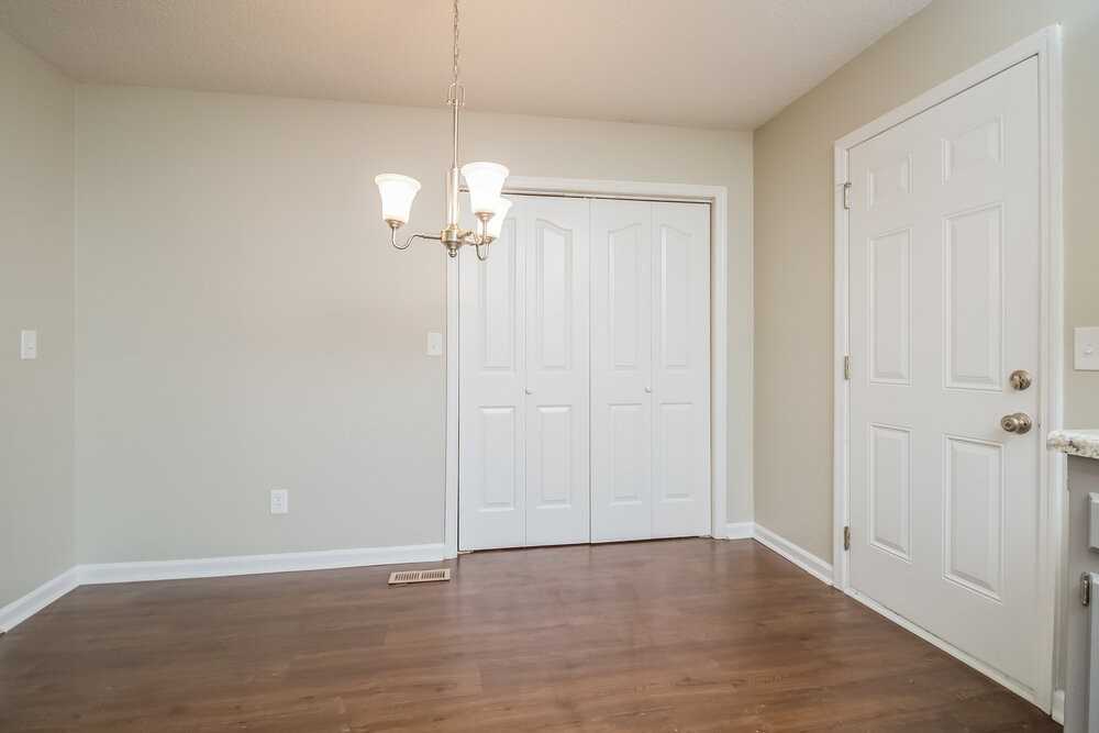 1207 Woods Edge Dr - Photo 5 of 15