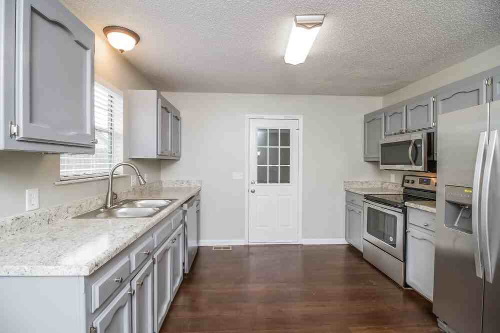 1207 Woods Edge Dr - Photo 6 of 15